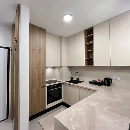 Globus 2 Apartment Pale